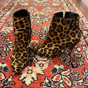 VINCE CAMUTO animal print boot size 6.5 EUC
